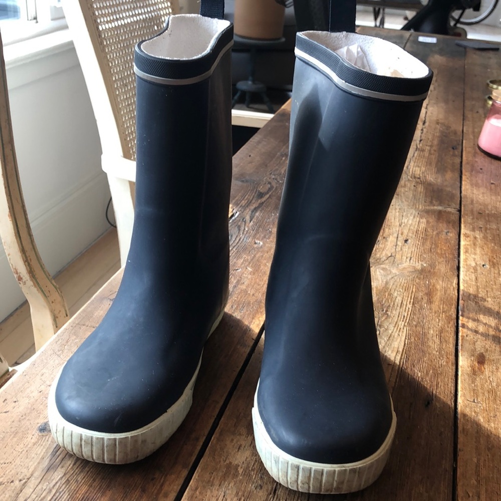 Tretorn rain boots size 7 navy